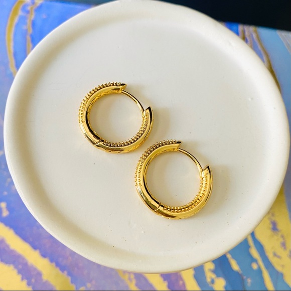 Medium Gold Texture Hoops - Picture 3 of 12